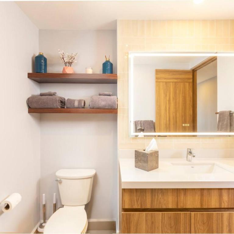 Designer 1BR Beachfront Retreat – Wake Up to the Waves - Apartment - 15