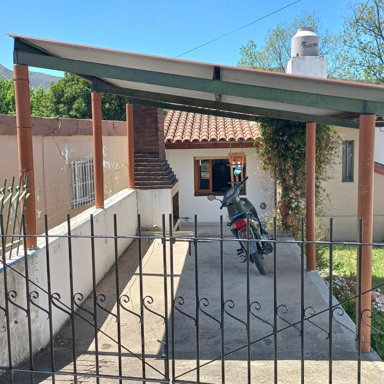 Eluney Temporary rental house in La Falda, Córdoba - Two-Bedroom House - 2