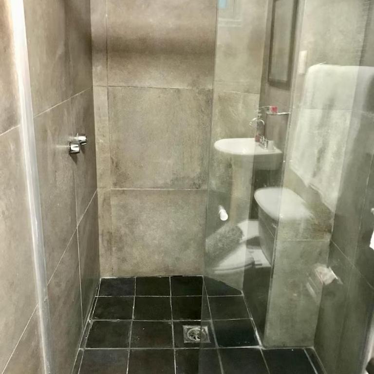 Suites Casa Pajaritos Mezquitán - Habitación Doble con baño privado - 3