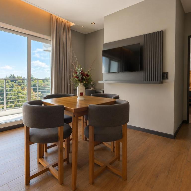 Radisson Red Funes - Suite Two Double Beds Nonsmoking - 3