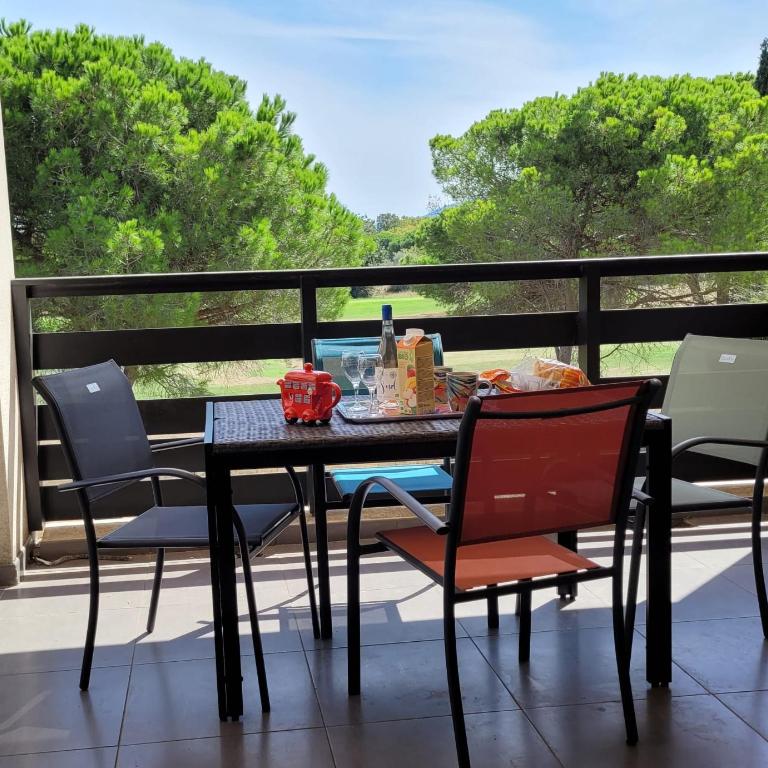 VERT Paradis ST CYPRIEN GOLF CLAIR 3 étoiles, 80 m2 avec Terrasse Pergola, Vue apaisante sur Pins parasols, 2è étage, 2 chambres, 3 CLIM, WIFI - Piscine, Parking et Park à vélos, Ascenseur - en Option Linge, Ménage - Pistes cyclables, Mer à proximité - Appartement 2 Chambres - 1