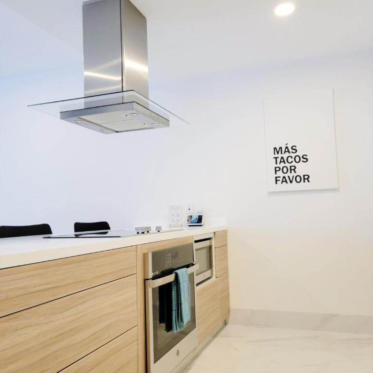 Endless Summer - Award Winning 2Bed 2Bath Condo - Heated Rooftop Pool with Ocean Views - Gym - 5min walk to Beach - Fiber Internet - Sleeps 6 - Apartamento - 20