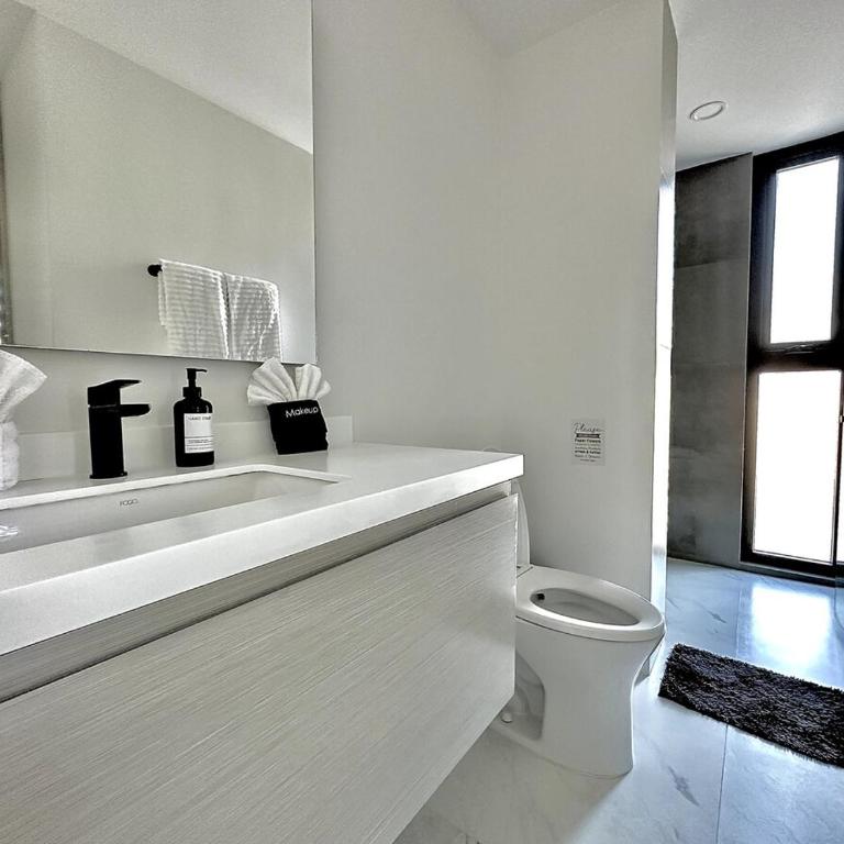 Endless Summer - Award Winning 2Bed 2Bath Condo - Heated Rooftop Pool with Ocean Views - Gym - 5min walk to Beach - Fiber Internet - Sleeps 6 - Apartamento - 34