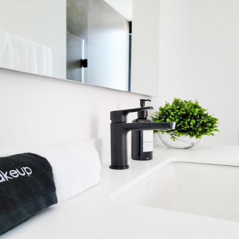 Endless Summer - Award Winning 2Bed 2Bath Condo - Heated Rooftop Pool with Ocean Views - Gym - 5min walk to Beach - Fiber Internet - Sleeps 6 - Apartamento - 35