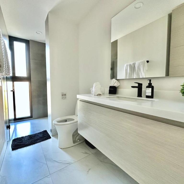 Endless Summer - Award Winning 2Bed 2Bath Condo - Heated Rooftop Pool with Ocean Views - Gym - 5min walk to Beach - Fiber Internet - Sleeps 6 - Apartamento - 38