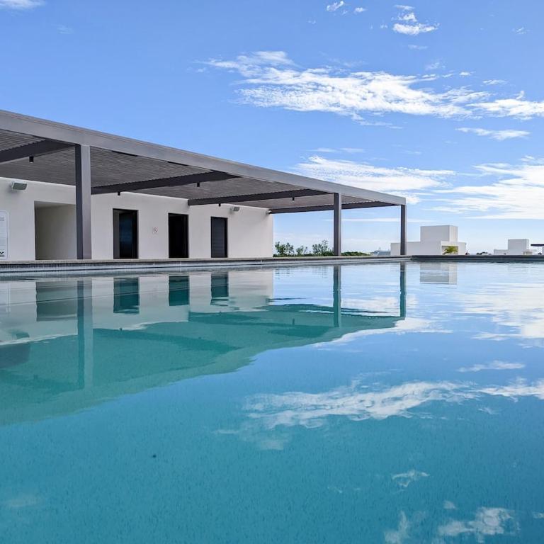 Endless Summer - Award Winning 2Bed 2Bath Condo - Heated Rooftop Pool with Ocean Views - Gym - 5min walk to Beach - Fiber Internet - Sleeps 6 - Apartamento - 42