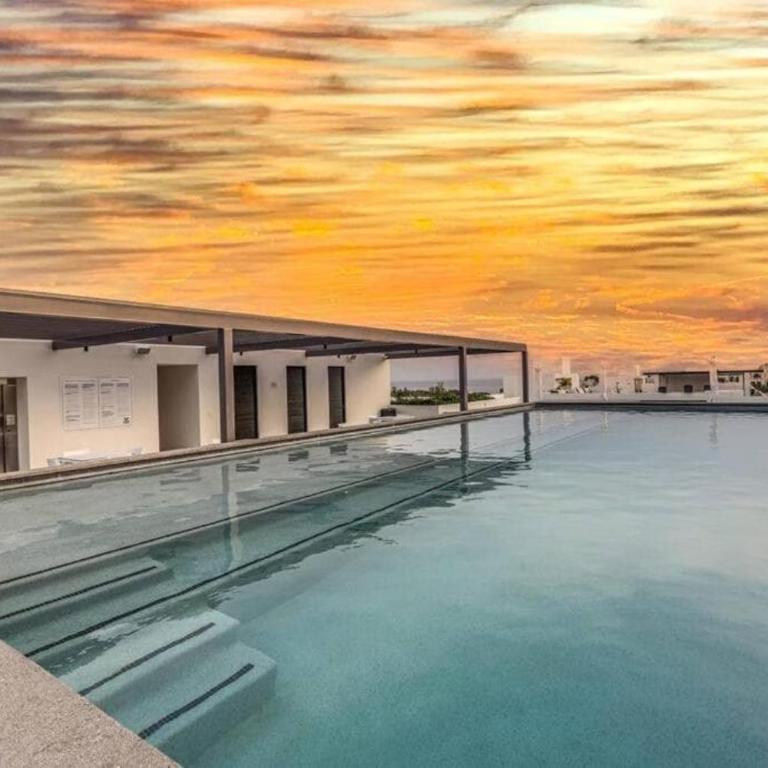 Endless Summer - Award Winning 2Bed 2Bath Condo - Heated Rooftop Pool with Ocean Views - Gym - 5min walk to Beach - Fiber Internet - Sleeps 6 - Apartamento - 80