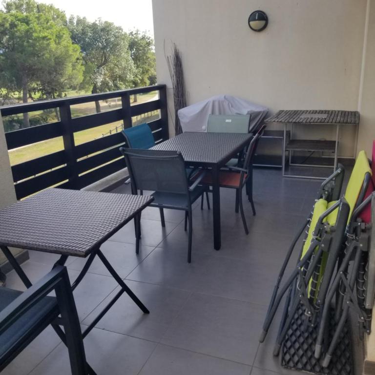 VERT Paradis ST CYPRIEN GOLF CLAIR 3 étoiles, 80 m2 avec Terrasse Pergola, Vue apaisante sur Pins parasols, 2è étage, 2 chambres, 3 CLIM, WIFI - Piscine, Parking et Park à vélos, Ascenseur - en Option Linge, Ménage - Pistes cyclables, Mer à proximité - Appartement 2 Chambres - 53
