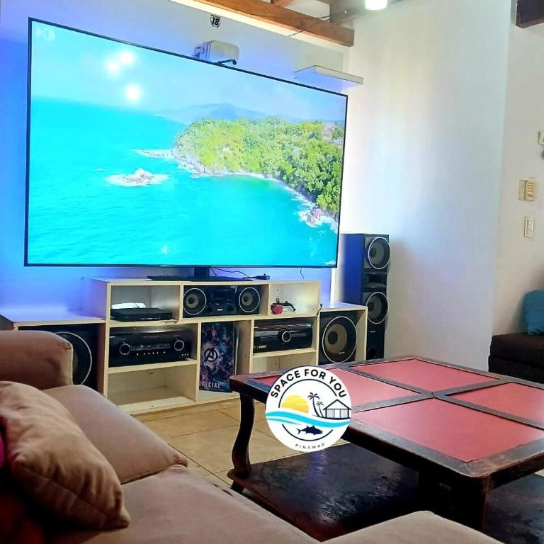 new Malvinas de lujo 22-54-538-033 - Three-Bedroom House - 1