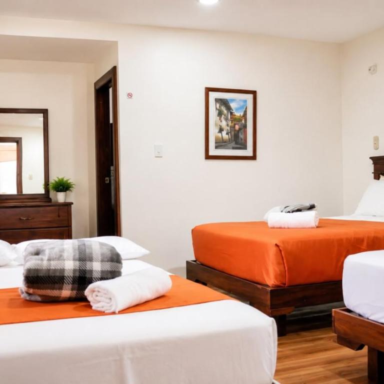 Hotel Coronel - Standard Family Room - 2