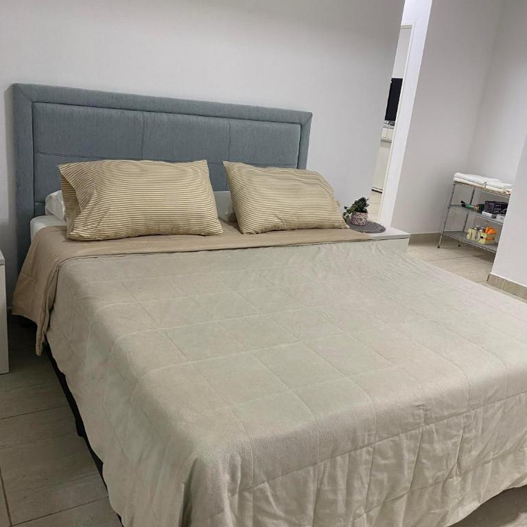 Karina Apartamentos - Two-Bedroom Deluxe Apartment with Balcony - 5