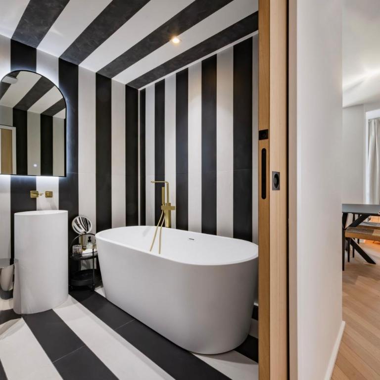 Doubletree By Hilton Nice Centre Iconic - One-Bedroom Iconic Deluxe King Suite - 1