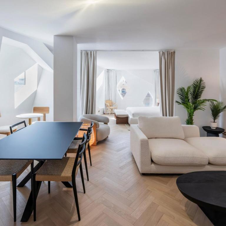 Doubletree By Hilton Nice Centre Iconic - One-Bedroom Iconic Deluxe King Suite - 3