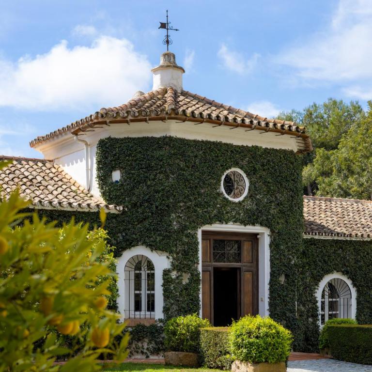 Almendral Villa Exclusive Marbella Hill Club Estate by Domvia - Villa - 1