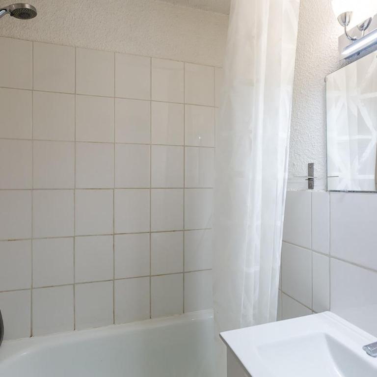 Studio rénové, 3 pers, proche pistes & commerces, parking gratuit - FR-1-329-50 - Studio - 8
