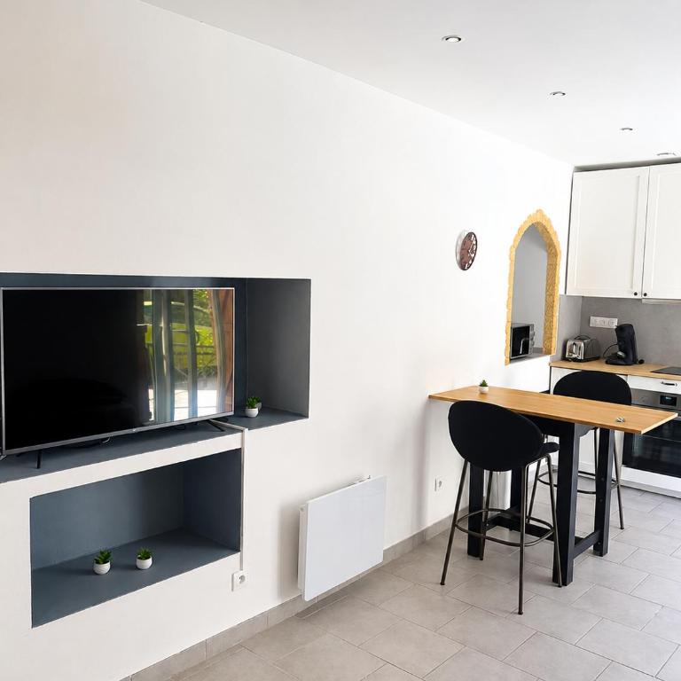 Studio cosy 22 m2 - Centre historique Agde - WiFi et linge - Appartement 1 Chambre - 1