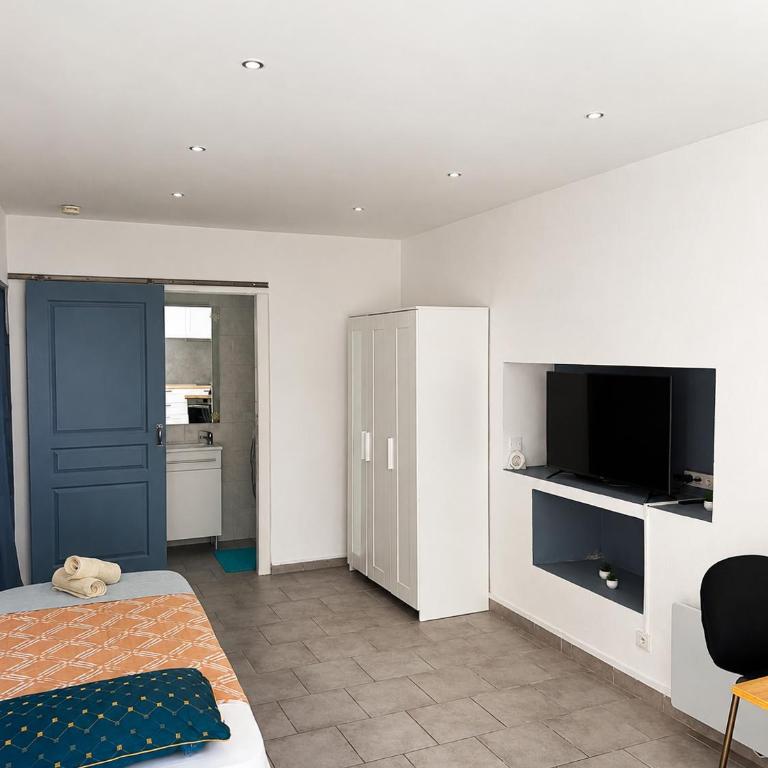 Studio cosy 22 m2 - Centre historique Agde - WiFi et linge - Appartement 1 Chambre - 3
