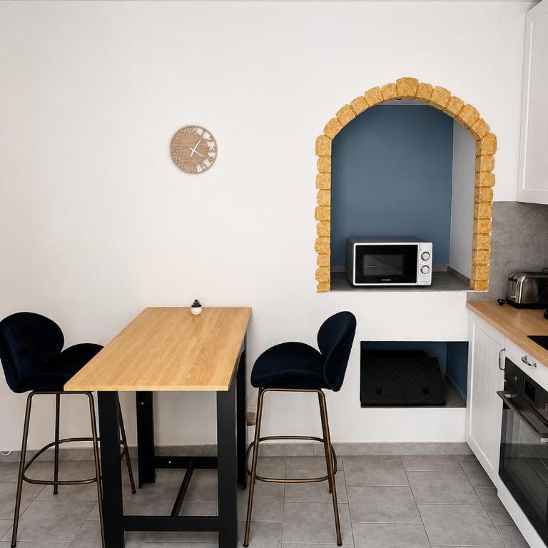 Studio cosy 22 m2 - Centre historique Agde - WiFi et linge - Appartement 1 Chambre - 2