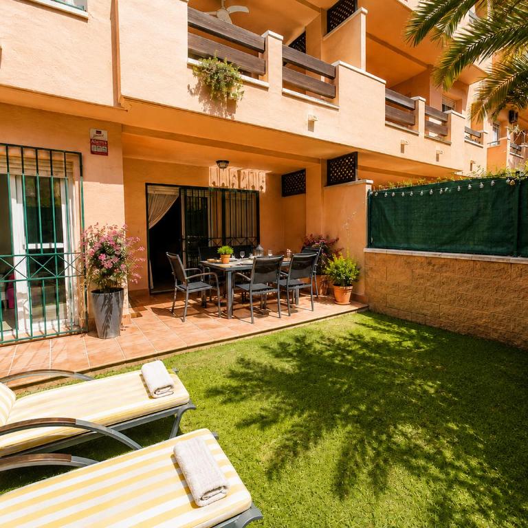 Marbella Dunas de Cabopino 2BR Apartment with Private Garden, Pool & Parking - Magnolia Properties - Appartamento con 2 Camere da Letto e Terrazza - 1