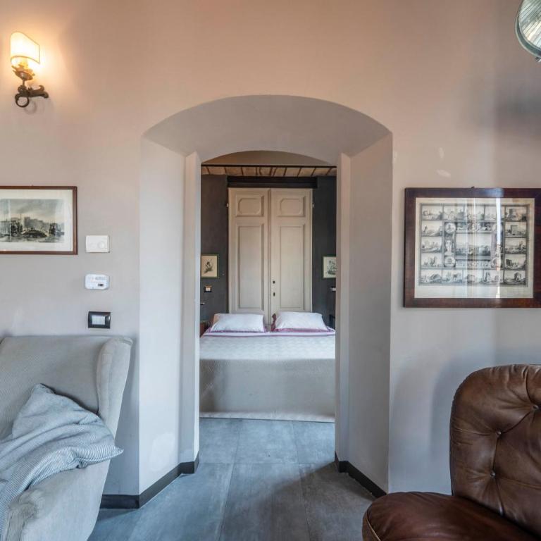 Magnificent View Apartment - Deluxe One-Bedroom Apartment with City View - 4