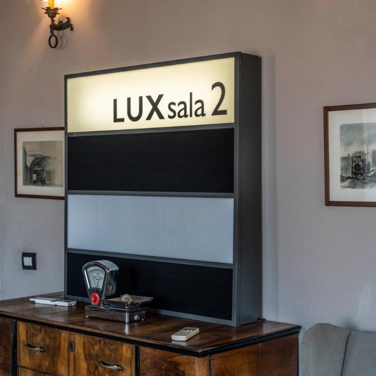 Magnificent View Apartment - Deluxe One-Bedroom Apartment with City View - 7