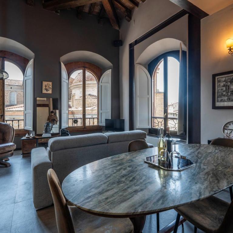Magnificent View Apartment - Deluxe One-Bedroom Apartment with City View - 12