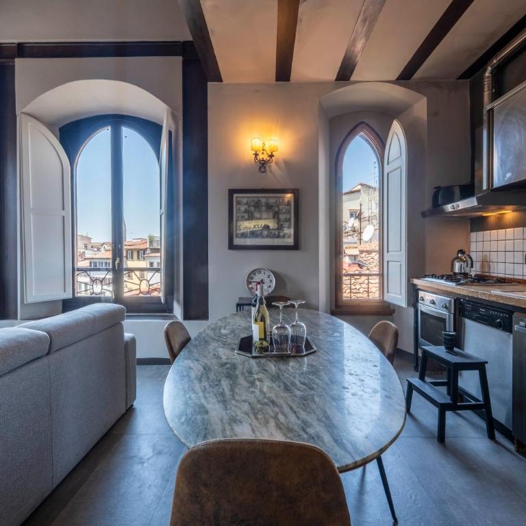 Magnificent View Apartment - Deluxe One-Bedroom Apartment with City View - 15