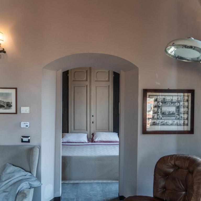 Magnificent View Apartment - Deluxe One-Bedroom Apartment with City View - 16