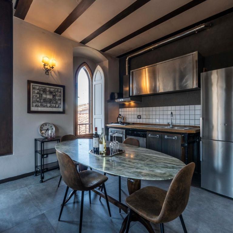 Magnificent View Apartment - Deluxe One-Bedroom Apartment with City View - 20