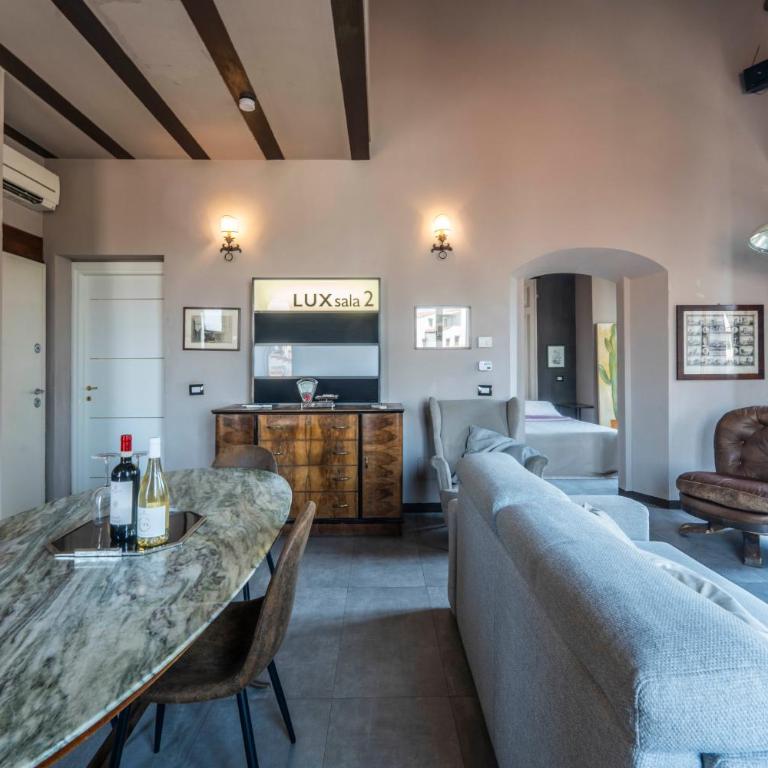 Magnificent View Apartment - Deluxe One-Bedroom Apartment with City View - 27