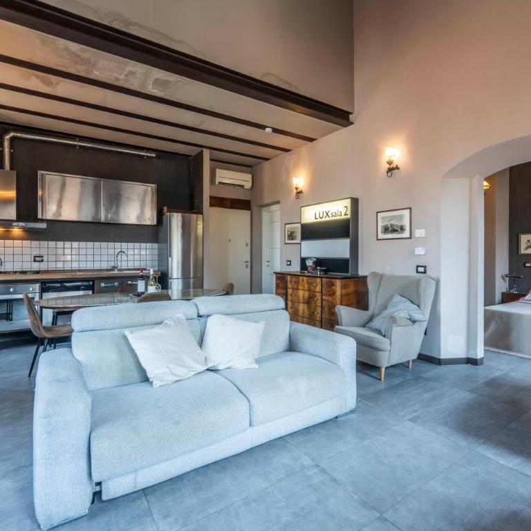 Magnificent View Apartment - Deluxe One-Bedroom Apartment with City View - 29