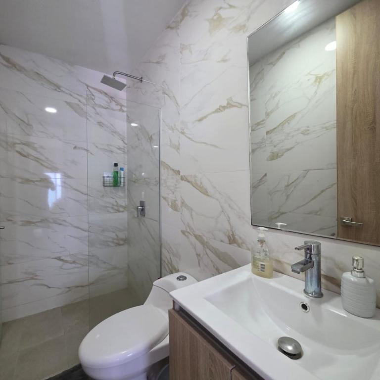 20th Floor Ocean View with Pool and near Walled City - Two-Bedroom Apartment - 19