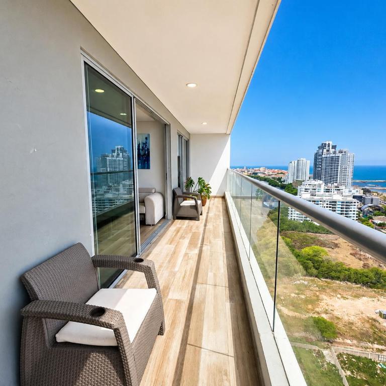 20th Floor Ocean View with Pool and near Walled City - Two-Bedroom Apartment - 21