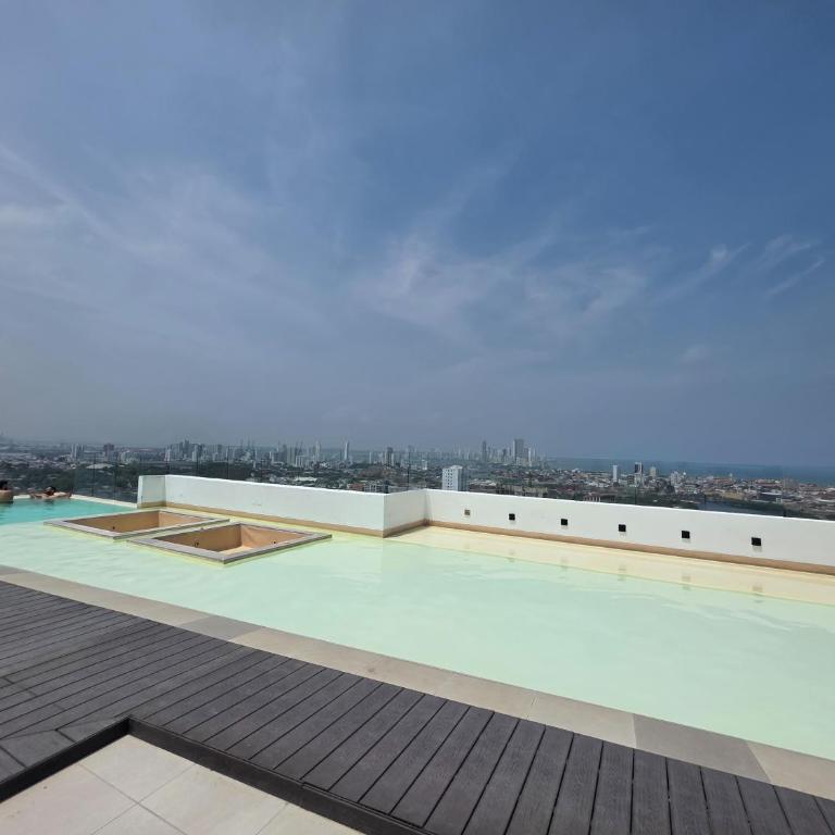 20th Floor Ocean View with Pool and near Walled City - Two-Bedroom Apartment - 6