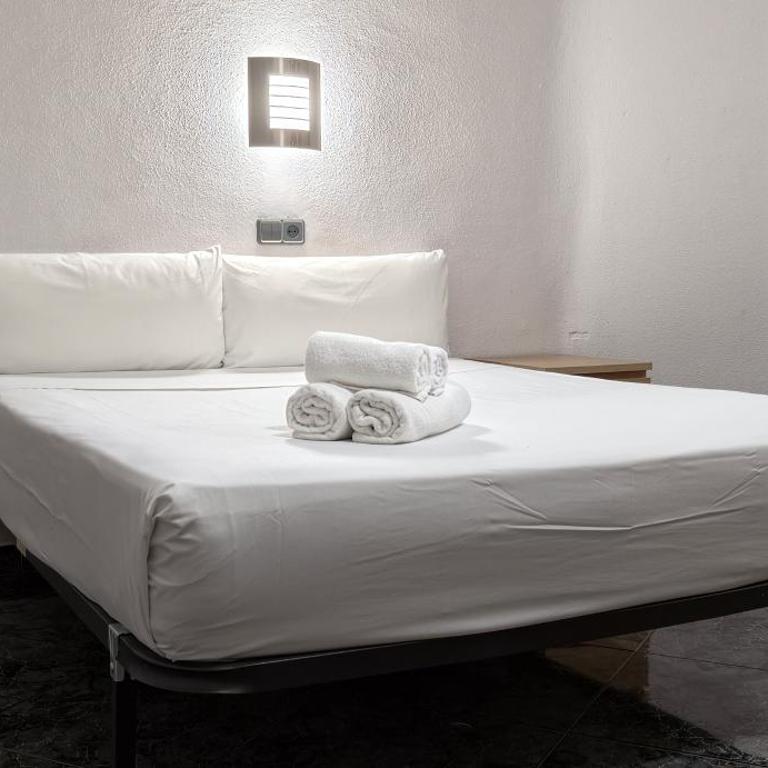 Hostal Levante Barcelona - Habitación Doble con baño privado - 4