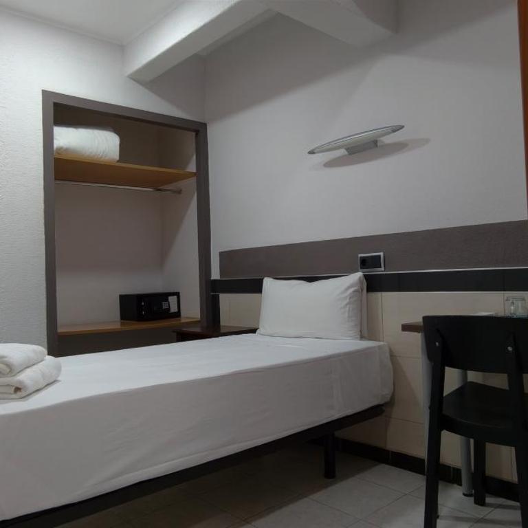 Hostal Levante Barcelona - Habitación Individual con baño privado - 2