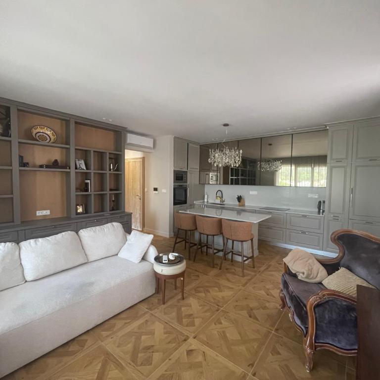 River side apartment B9 - Apartman sa 1 Spavaćom Sobom, Balkonom i Pogledom na Planinu - 7