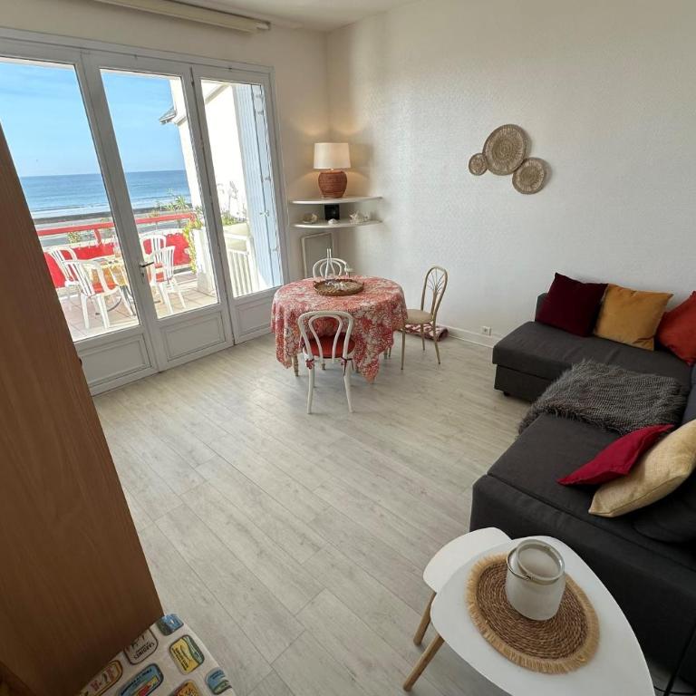 Spacious family nest facing the sea - Appartement - 3