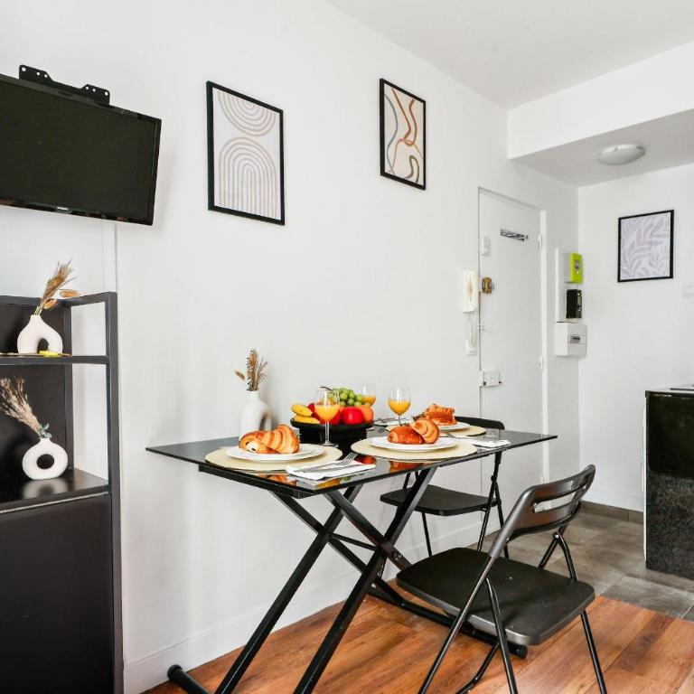 BnBNova - Cozy Stay Near Eiffel Tower & Invalides - Appartement - 4