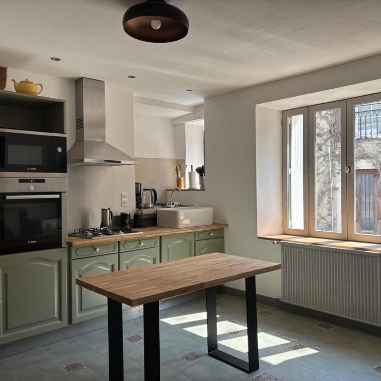 Le Moulin - maison authentique tout équipée, proche de la Cité médiévale - Maison 3 Chambres - 14