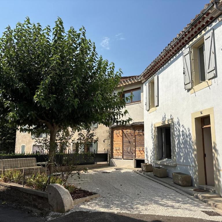 Le Moulin - maison authentique tout équipée, proche de la Cité médiévale - Maison 3 Chambres - 35