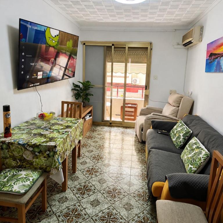 Holiday Home-Alicante - Three-Bedroom Apartment with Balcony - 2