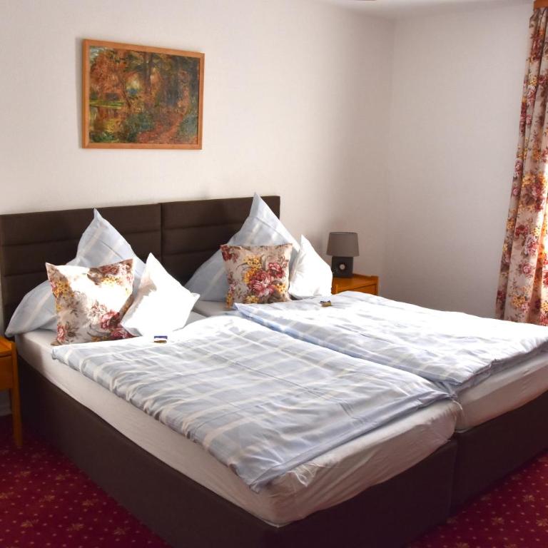 Hotel Tannenhof - Doppelzimmer mit Balkon - 6