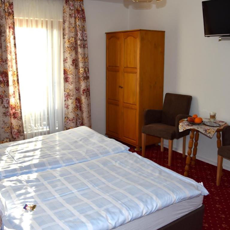 Hotel Tannenhof - Doppelzimmer mit Balkon - 7