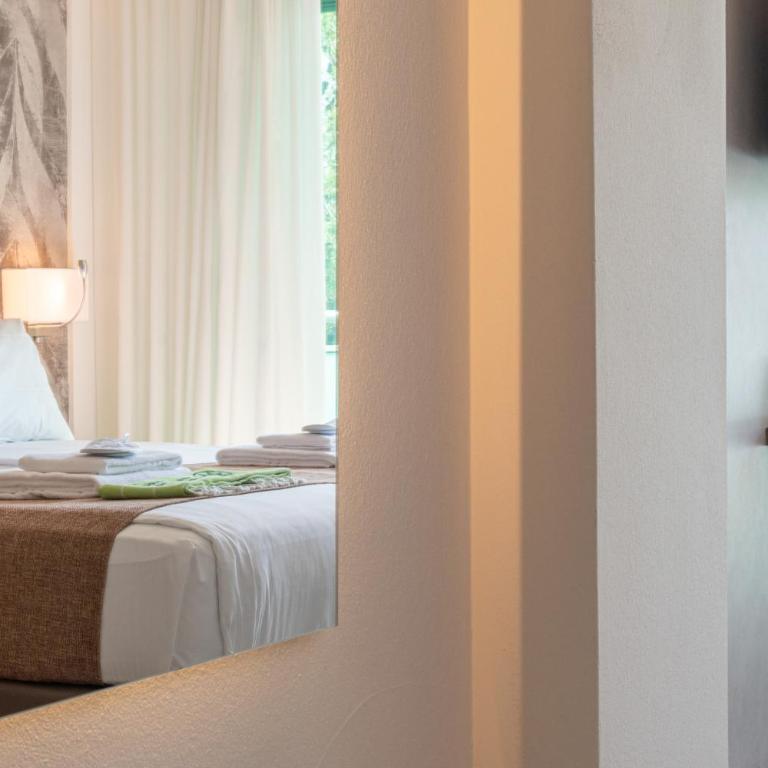International Beach Hotel - Junior Suite - 6