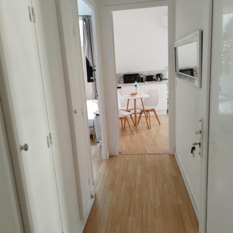 T3 Cagnes sur mer Plage & Gare 4 pers Parking - Appartement 2 Chambres - 8