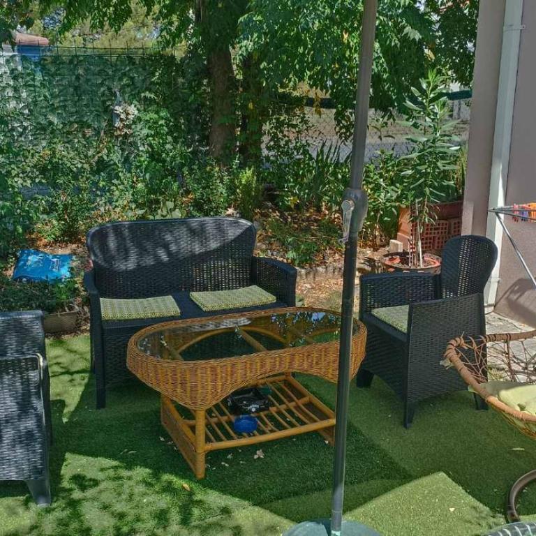 Jela - Spacious Two-Bedroom Apartment near City Center with Free Parking & Wi-Fi - Apartman sa 2 Spavaće Sobe - 15