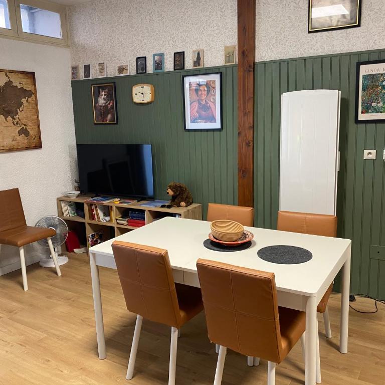 CHEZ HARRY - Séjour Magique au Cœur de Luchon - Maison 3 Chambres - 16