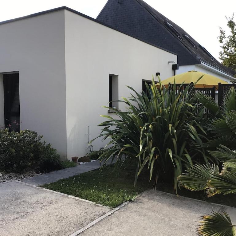 ENTRE MER ET BOIS Gîte indépendant idéal à 200 m de la plage - Appartement 1 Chambre avec Jardin - 17