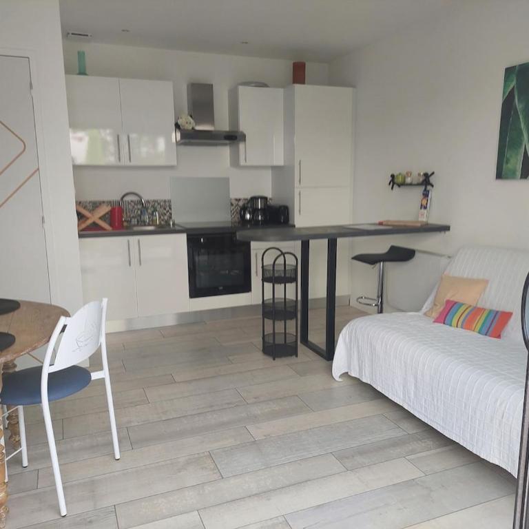 ENTRE MER ET BOIS Gîte indépendant idéal à 200 m de la plage - Appartement 1 Chambre avec Jardin - 31